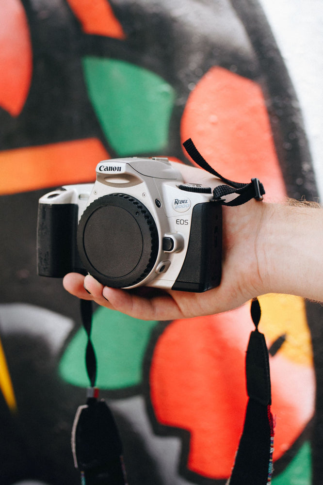 
            
                Load image into Gallery viewer, Canon EOS Rebel 2000
            
        