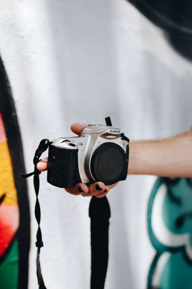 
            
                Load image into Gallery viewer, Canon EOS Rebel 2000
            
        