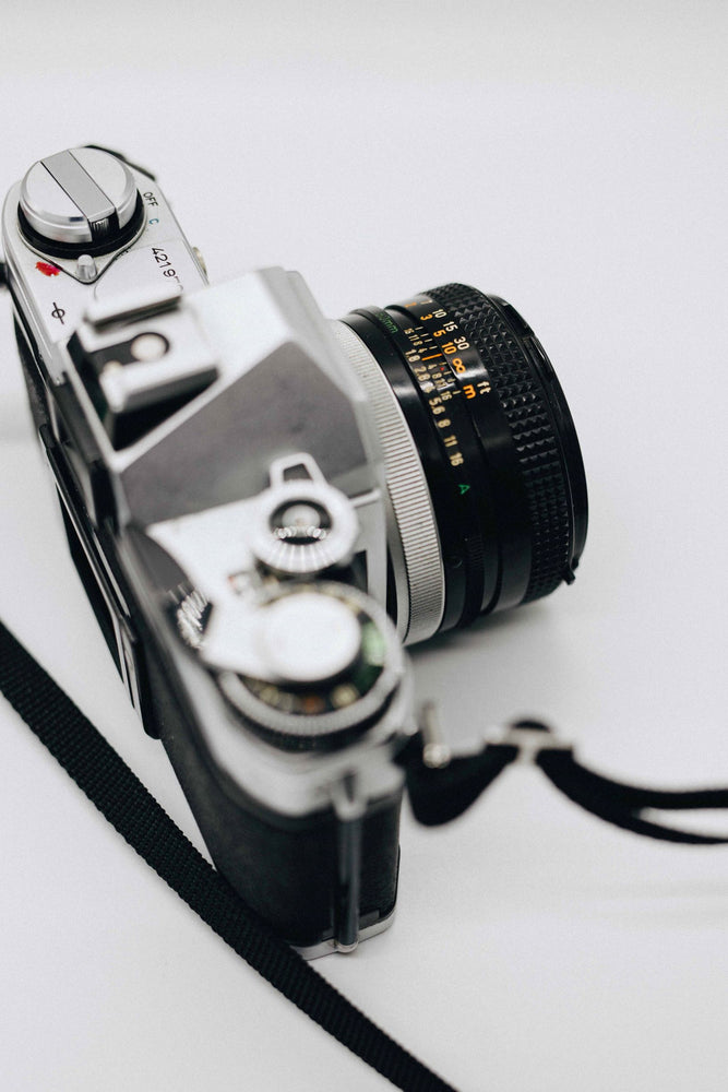 
            
                Load image into Gallery viewer, Canon At-1 w/ 50mm 1.8 Lens
            
        