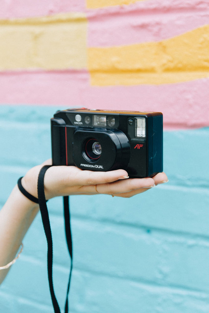 
            
                Load image into Gallery viewer, Minolta Freedom Dual 35mm Point and Shoot
            
        