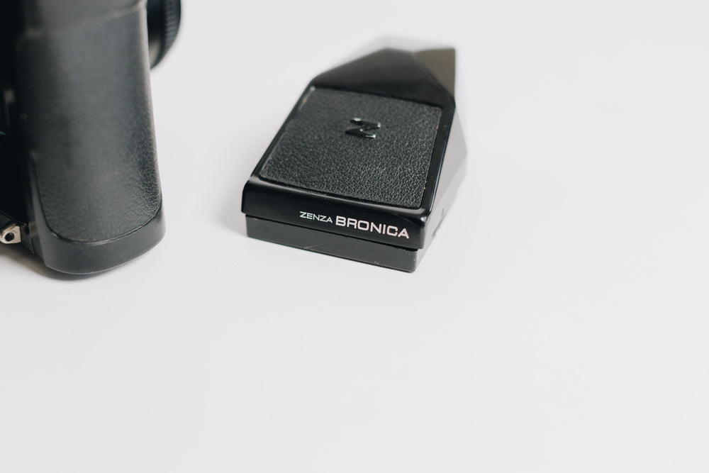 Bronica Zenza with two lenses 75mm F/2.8 and 150mm F/4 waistlevel viewfidner and prism viewfinder